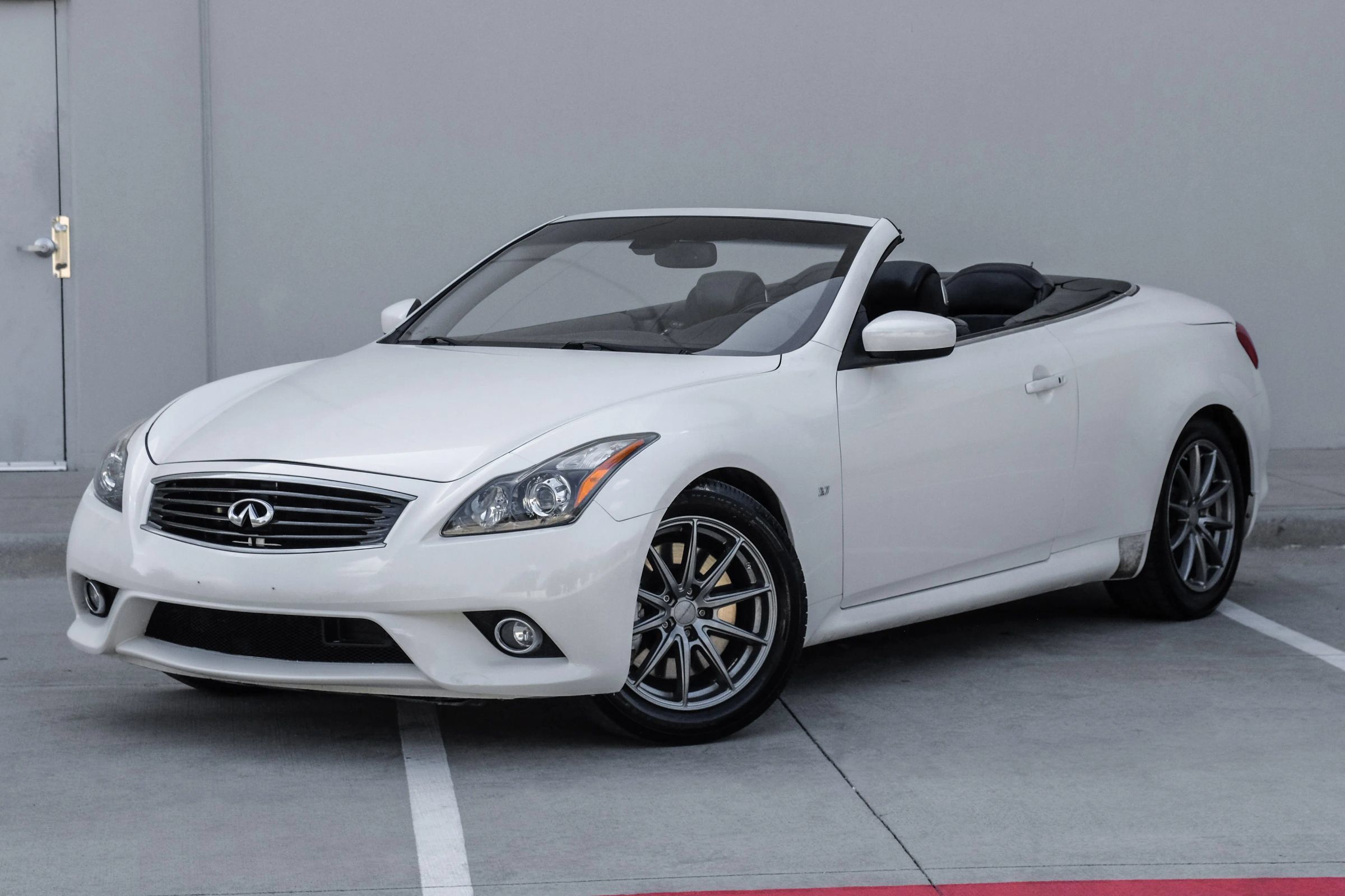 Used 2015 INFINITI Q60 Convertible w/ Premium Package RWD image 15