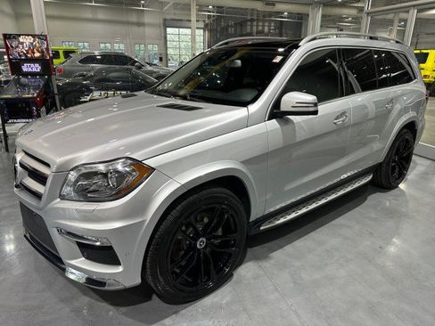 Used 2016 Mercedes-Benz GL 550 4MATIC image 11