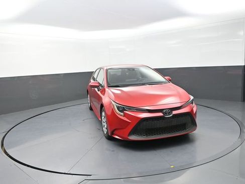Used 2021 Toyota Corolla LE FWD image 2