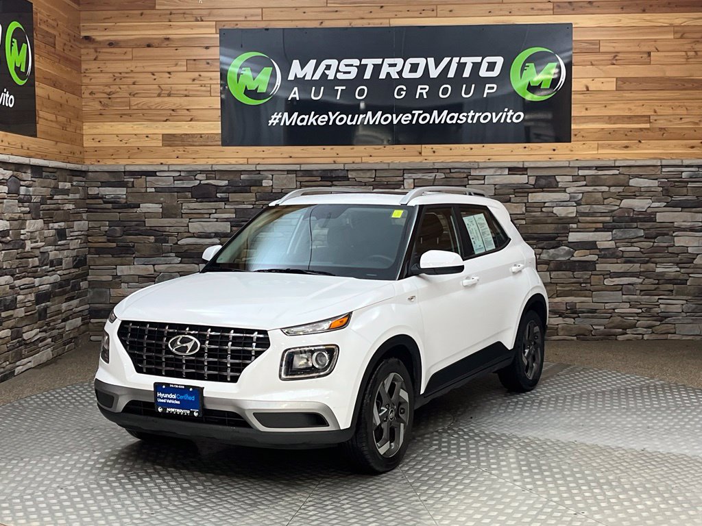 Used 2024 Hyundai Venue SEL FWD image 3