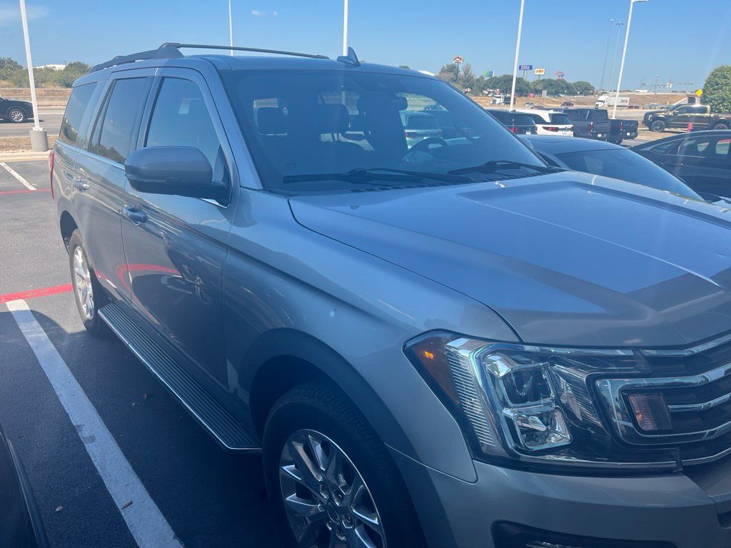 Used 2020 Ford Expedition XLT w/ Equipment Group 202A RWD image 3