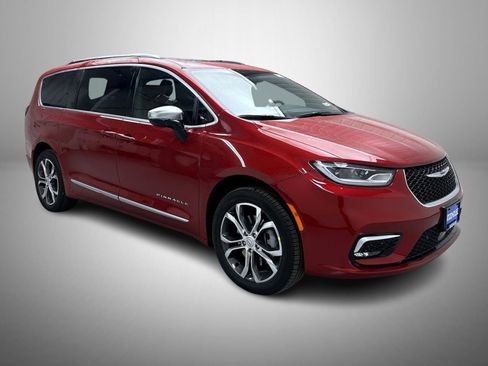 New 2026 Chrysler Pacifica Pinnacle image 3