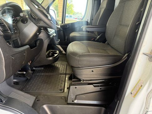 Used 2025 RAM ProMaster 2500 w/ Convenience Group FWD image 17
