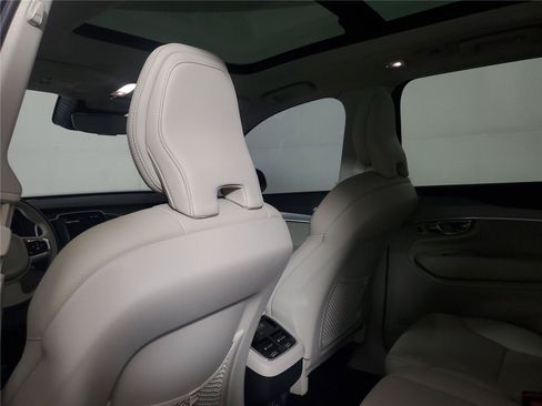Certified 2025 Volvo XC90 B5 Core w/ Protection Package AWD/4WD image 11