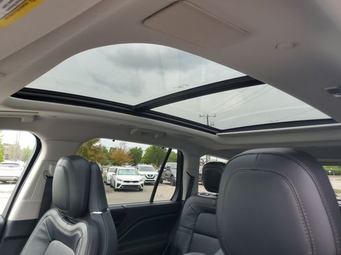 Used 2025 Lincoln Aviator Reserve w/ Equipment Group 201A AWD/4WD image 11