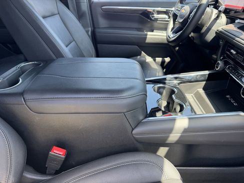 Used 2025 Chevrolet Tahoe LT AWD/4WD image 8
