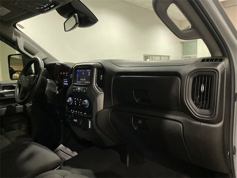 Used 2025 Chevrolet Silverado 2500 Custom w/ Custom Value Package image 18