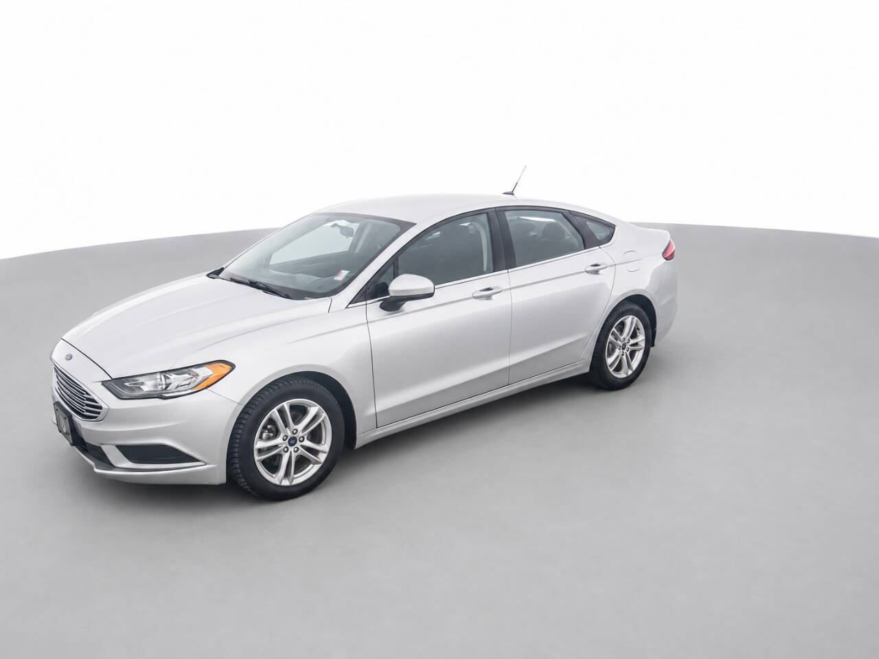 Used 2018 Ford Fusion SE w/ Fusion SE Technology Package FWD image 9