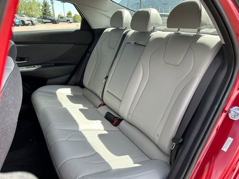 Used 2022 Hyundai Elantra Limited w/ Preferred Accessory Package FWD image 19