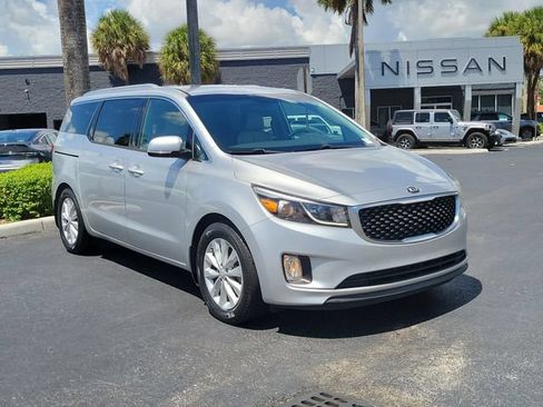 Used 2015 Kia Sedona EX w/ EX Premium Plus Package FWD image 3