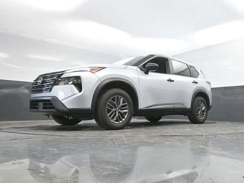 Used 2024 Nissan Rogue S FWD image 48
