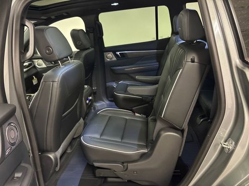 New 2026 Buick Enclave Avenir w/ Super Cruise Package FWD image 31