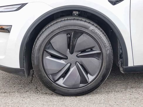 Used 2026 Tesla Model Y 2WD image 10