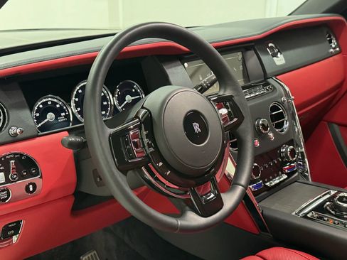 Used 2024 Rolls-Royce Cullinan AWD/4WD image 32