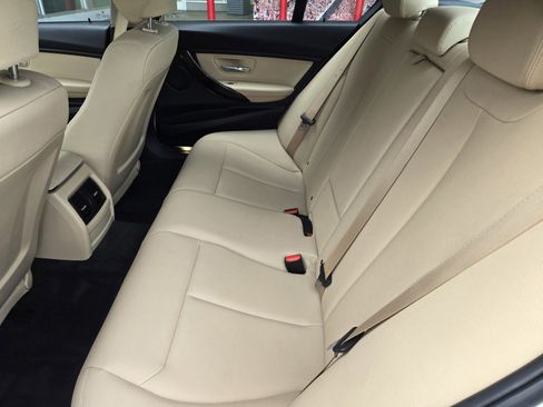 Used 2018 BMW 320i xDrive Sedan image 11