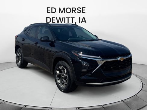 Used 2024 Chevrolet Trax LT FWD image 7