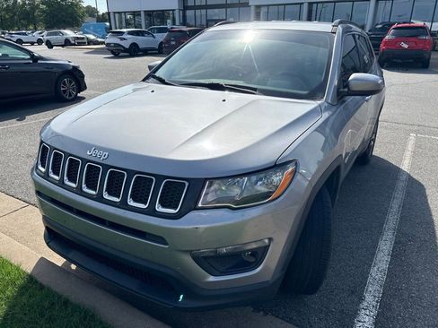 Used 2018 Jeep Compass Latitude w/ Popular Equipment Group FWD image 11