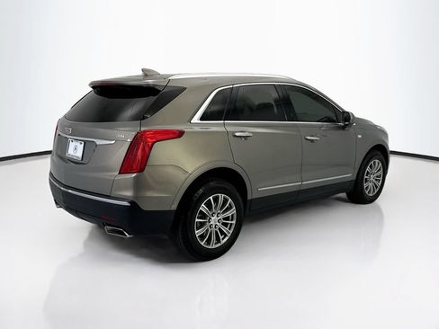 Used 2017 Cadillac XT5 Luxury w/ Driver Awareness Package FWD image 5