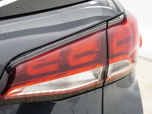 Used 2022 Chevrolet Equinox LT w/ Driver Convenience Package image 16