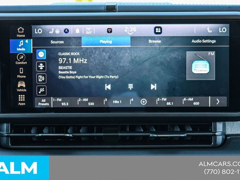 Used 2024 Jeep Wrangler Sahara image 33