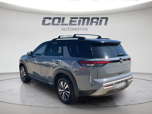 Used 2023 Nissan Pathfinder SL AWD/4WD image 4