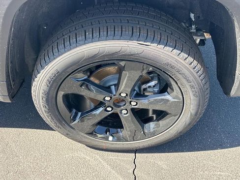 New 2026 Jeep Grand Cherokee Limited image 12