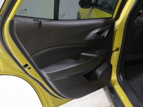 Used 2024 Chevrolet Trax RS w/ Sunroof Package FWD image 19