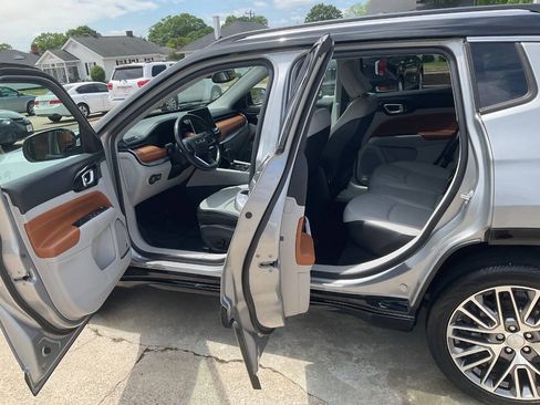 Used 2022 Jeep Compass Limited w/ Elite Group AWD/4WD image 9