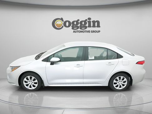 Used 2026 Toyota Corolla LE FWD image 5