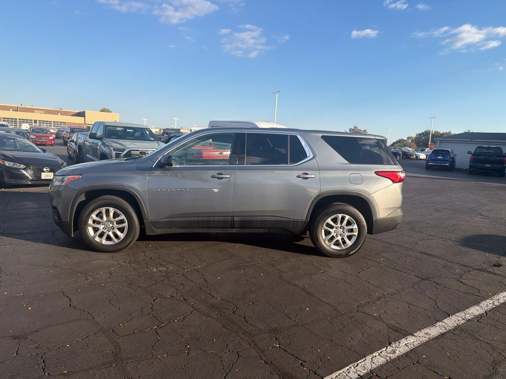 Used 2018 Chevrolet Traverse LS FWD image 1