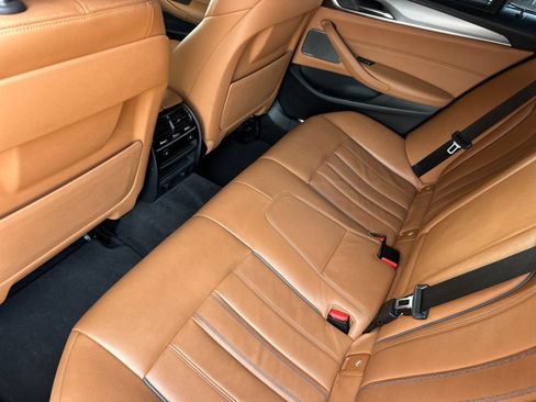 Used 2018 BMW 530e RWD image 12