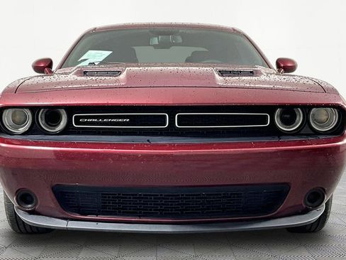Used 2018 Dodge Challenger SXT RWD image 2