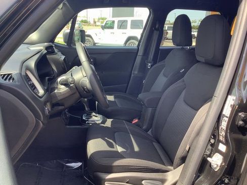 Used 2021 Jeep Renegade Latitude w/ Luxury Group II image 8