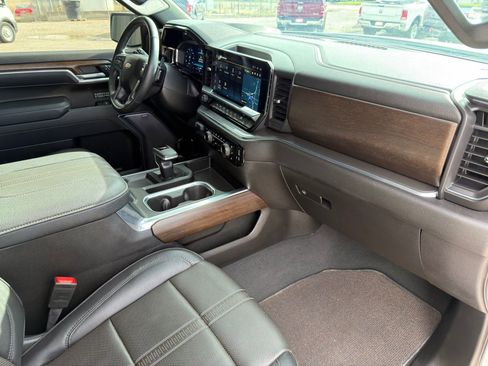 Used 2025 Chevrolet Silverado 1500 High Country w/ Technology Package image 38