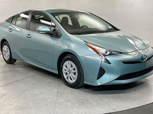 Used 2016 Toyota Prius Two image 8