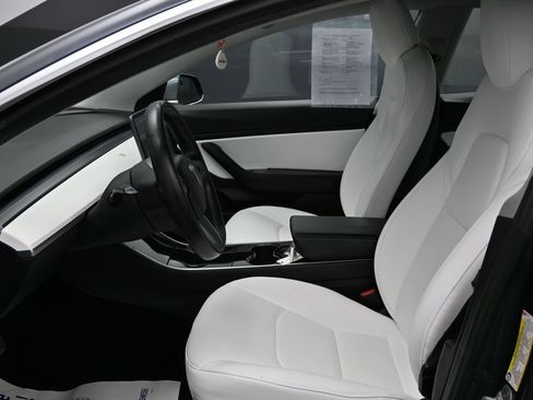 Used 2018 Tesla Model 3 Performance image 13