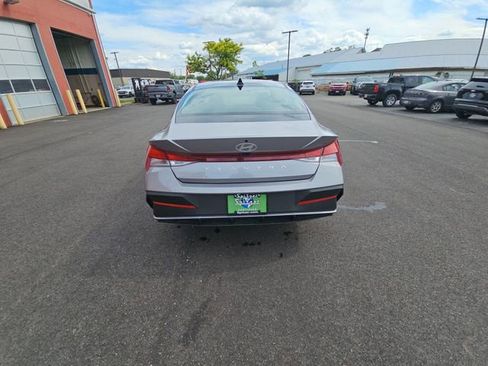 Used 2025 Hyundai Elantra SE FWD image 35