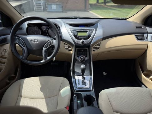 Used 2013 Hyundai Elantra GLS w/ Preferred Pkg FWD image 10