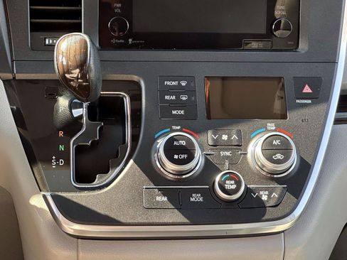 Used 2015 Toyota Sienna XLE w/ XLE Navigation Package AWD/4WD image 20