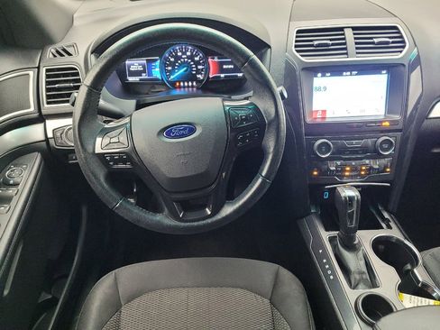 Used 2017 Ford Explorer XLT w/ Equipment Group 201A FWD image 22