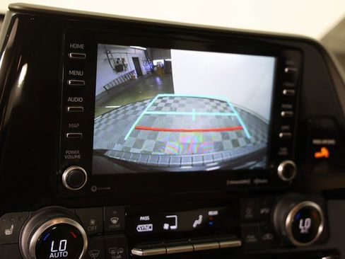 Used 2022 Toyota Highlander XLE image 18