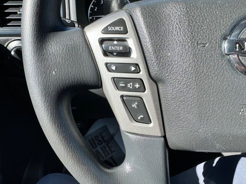 Used 2022 Nissan Titan SV image 12