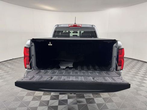Used 2023 Chevrolet Colorado Z71 w/ Z71 Convenience Package 2 AWD/4WD image 14