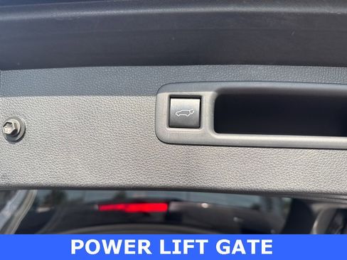 Used 2020 Toyota Highlander LE image 45