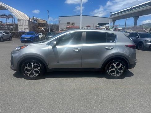 Used 2022 Kia Sportage LX FWD image 2
