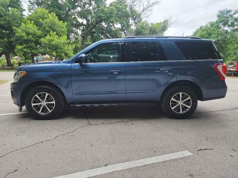 Used 2018 Ford Expedition XLT image 5