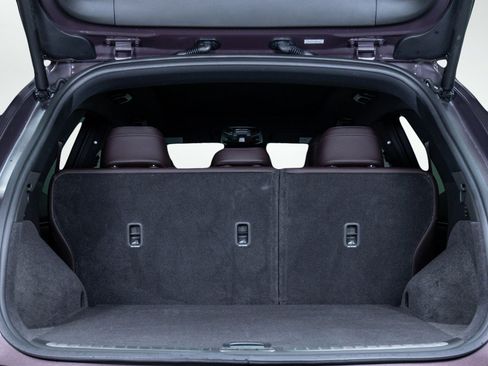 Used 2022 Genesis GV70 2.5T w/ Advanced Package image 8