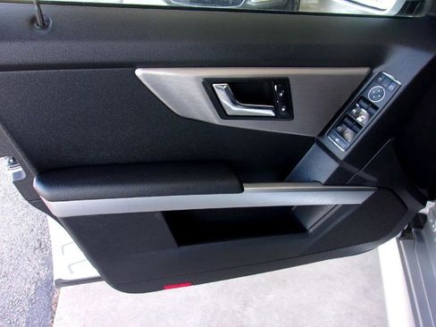 Used 2010 Mercedes-Benz GLK 350 4MATIC image 5