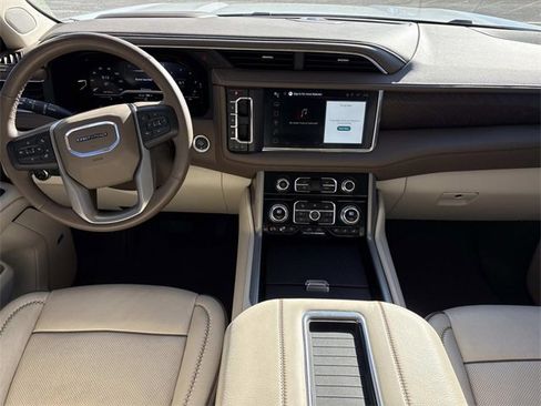 Used 2023 GMC Yukon XL Denali image 16