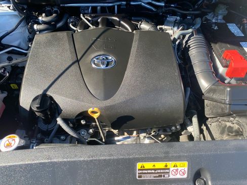 Used 2021 Toyota Highlander XLE image 19